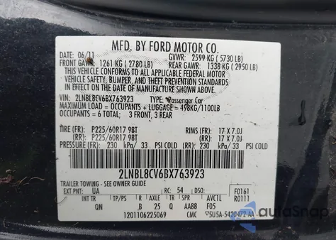 2011 Lincoln Town Car Signature Limited z USA, uszkodzony, nr VIN 2LNBL8CV6BX763923